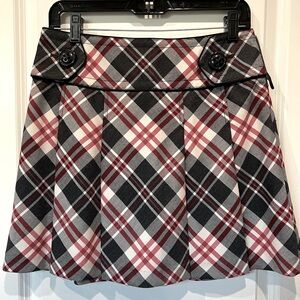 Plaid pleated flared mini skirt in grey, white and red with 2 buttons (SMALL)